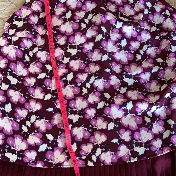 Banana Republic size Medium. M. Purple burgundy tones. No sleeves. NWT - Picture 4 of 6